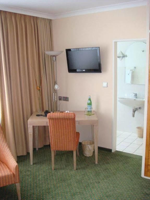 הילדסהיים Lindemann Hotel מראה חיצוני תמונה